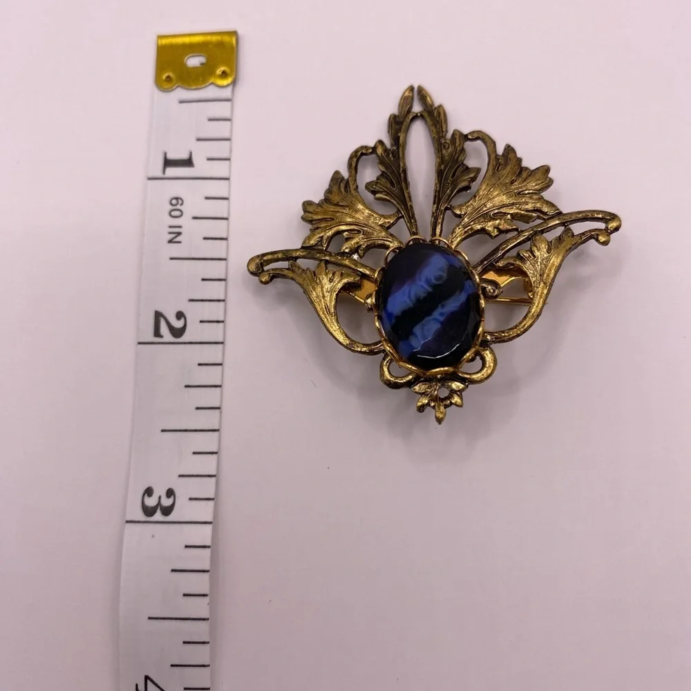 Vintage Brooch Gold Plated Blue Grm Stone Gold Color Tone